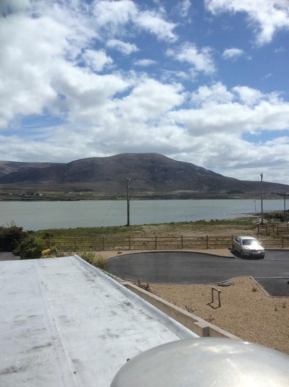 Achill Sound Hotel - Ostan Ghob A'Choire Extérieur photo