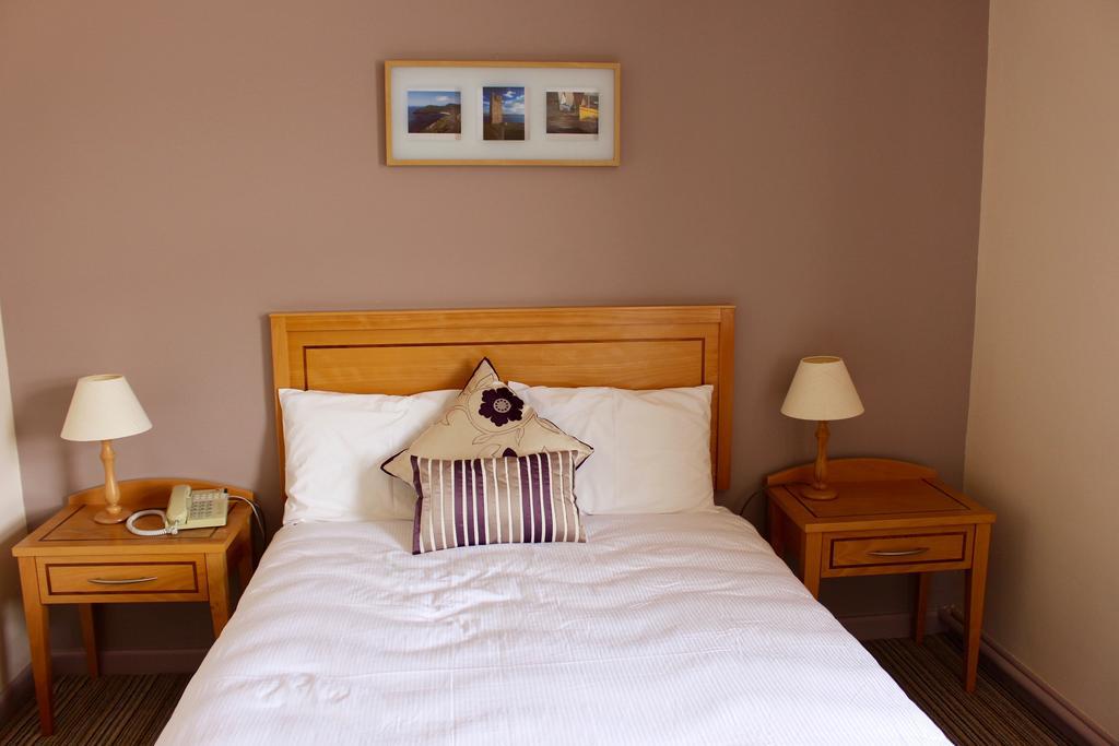 Achill Sound Hotel - Ostan Ghob A'Choire Extérieur photo